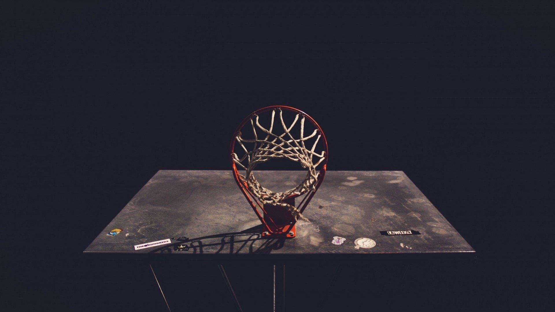 库里狂砍50分率勇士逆转取胜，三分雨浇灭对手反扑希望