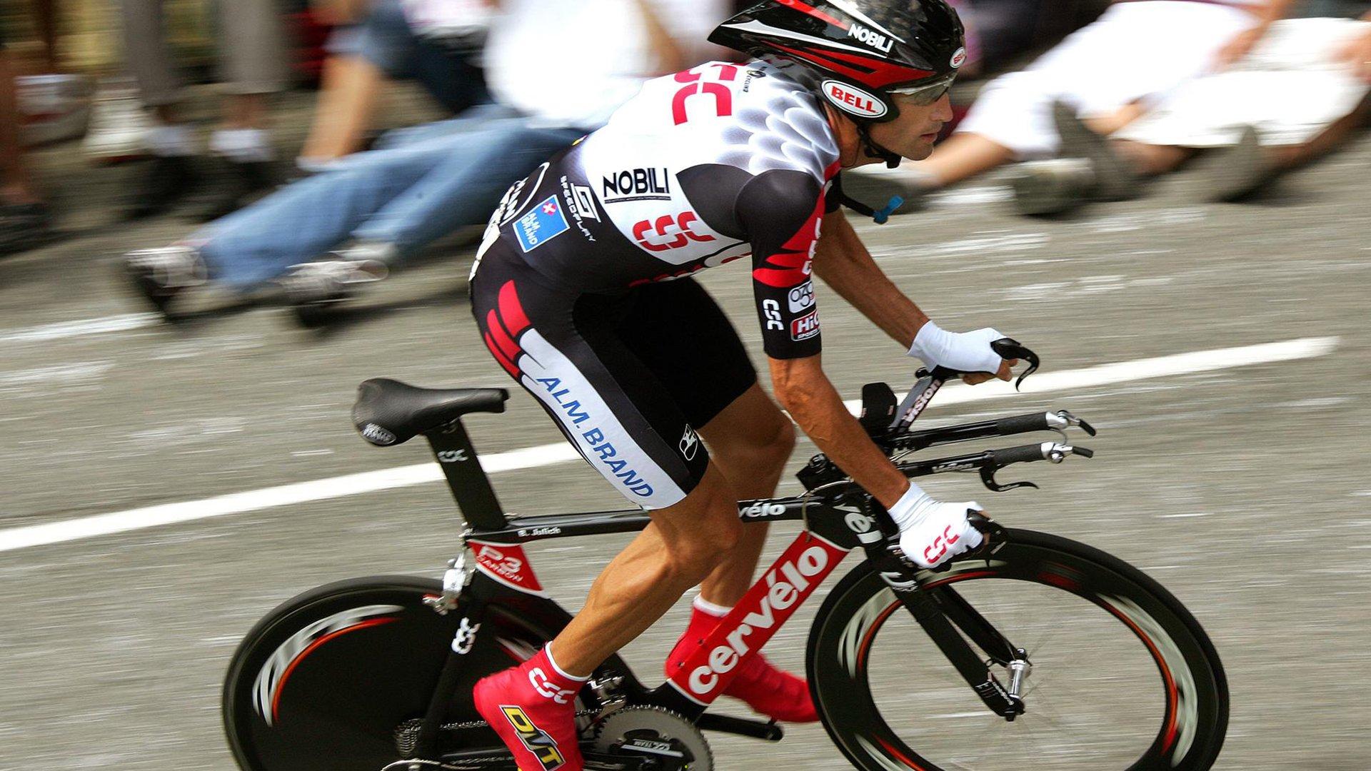 爱体育|王者归来！卫冕冠军强势登顶，再创历史辉煌